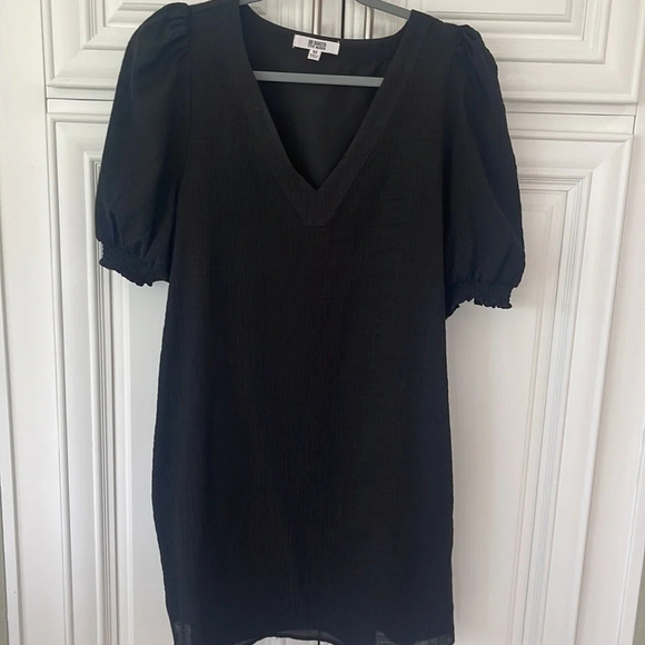 BB Dakota by Steve Madden Dresses & Skirts - BB Dakota Steve Madden Womens Dress Black Stretch Mini V Neck Puff sz M